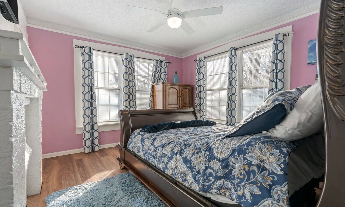 Birmingham House | Mara Retreat:Jacuzzi+Outdoor Movie Nights-Game Room,Fire Pit-Grill-Gated Parking