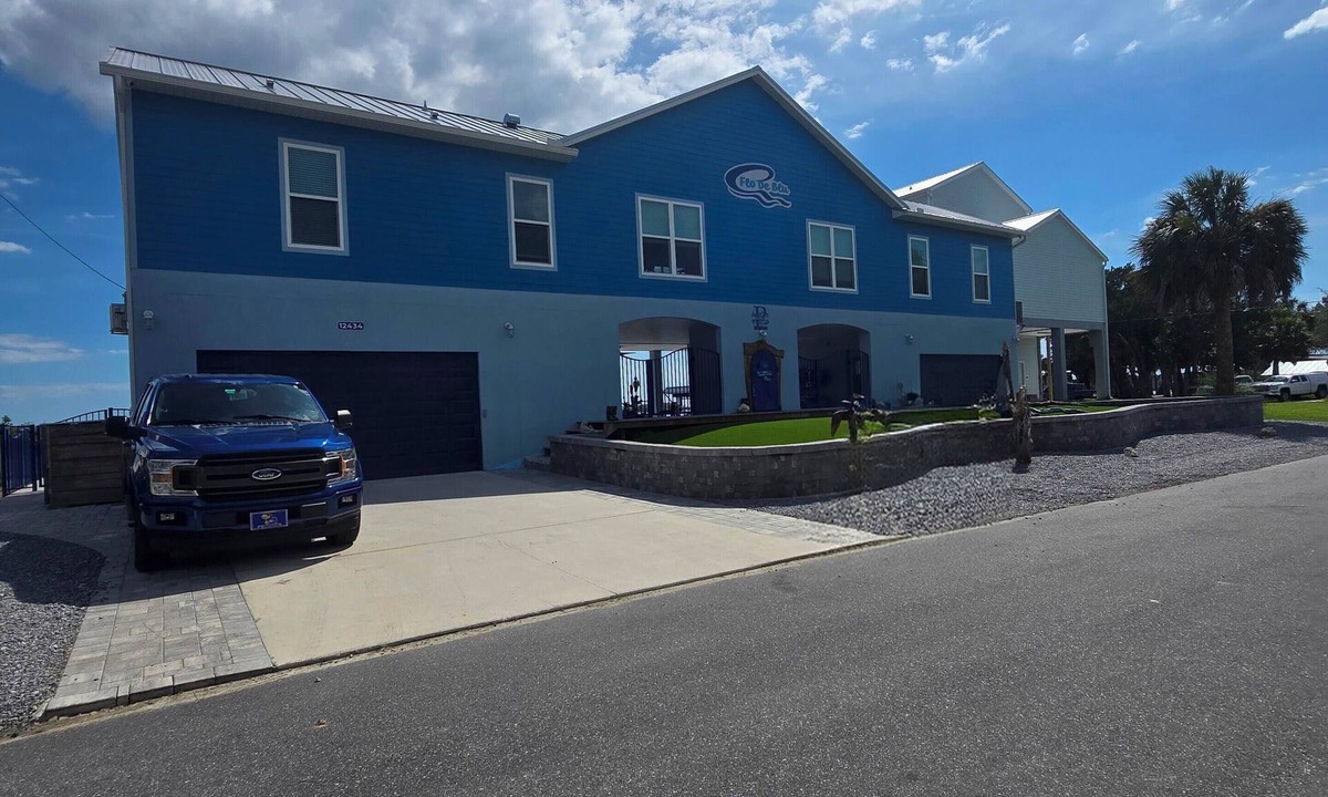 Old Homosassa House | Mason Creek, Homosassa water front 3/2.5 stilt home, pet friendly, dock.