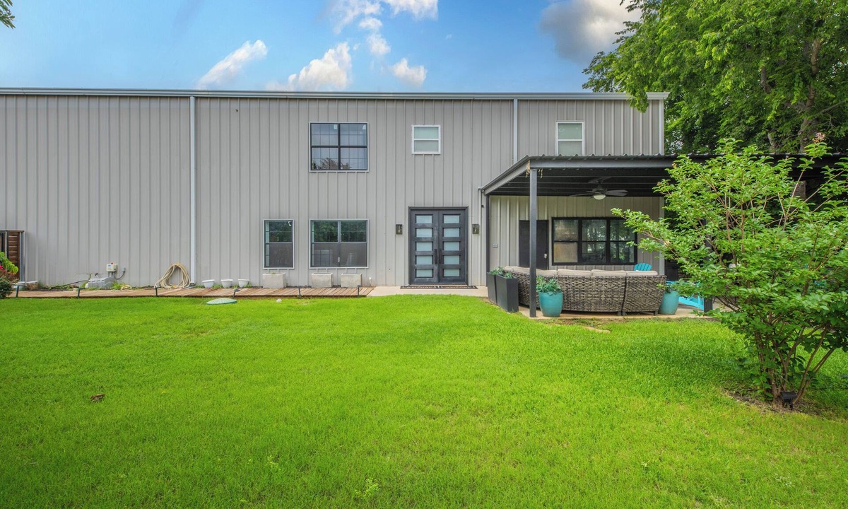 Roanoke House | Massage Chairs, Foosball, Wet Bar & Board Games