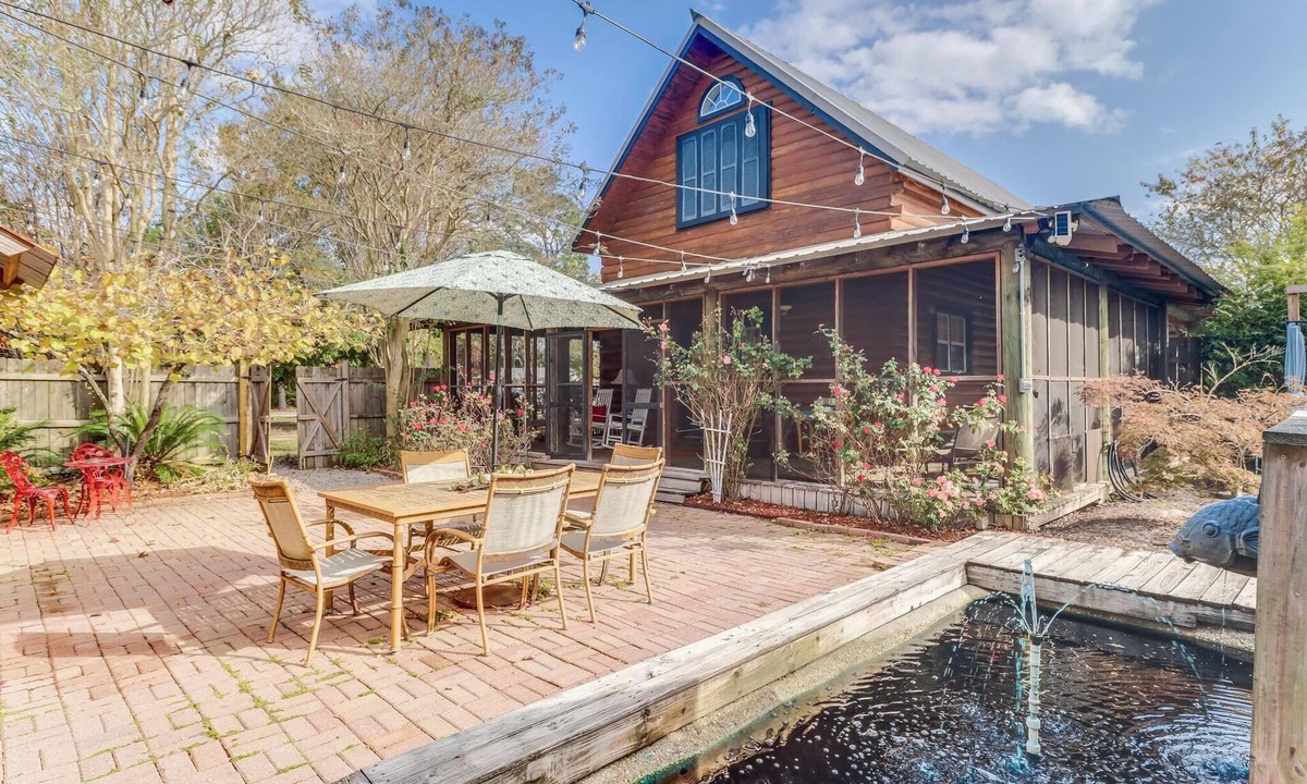 Waveland House | Mermaids Hideout, Home with wrap porch near the Beach, Courtyard, Pool, Pets ok