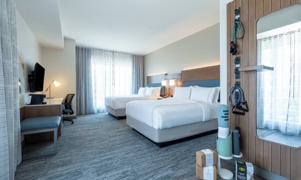 Ludlam Hotel | Miami Intl Airport 2 Queen with Gym & Pool
