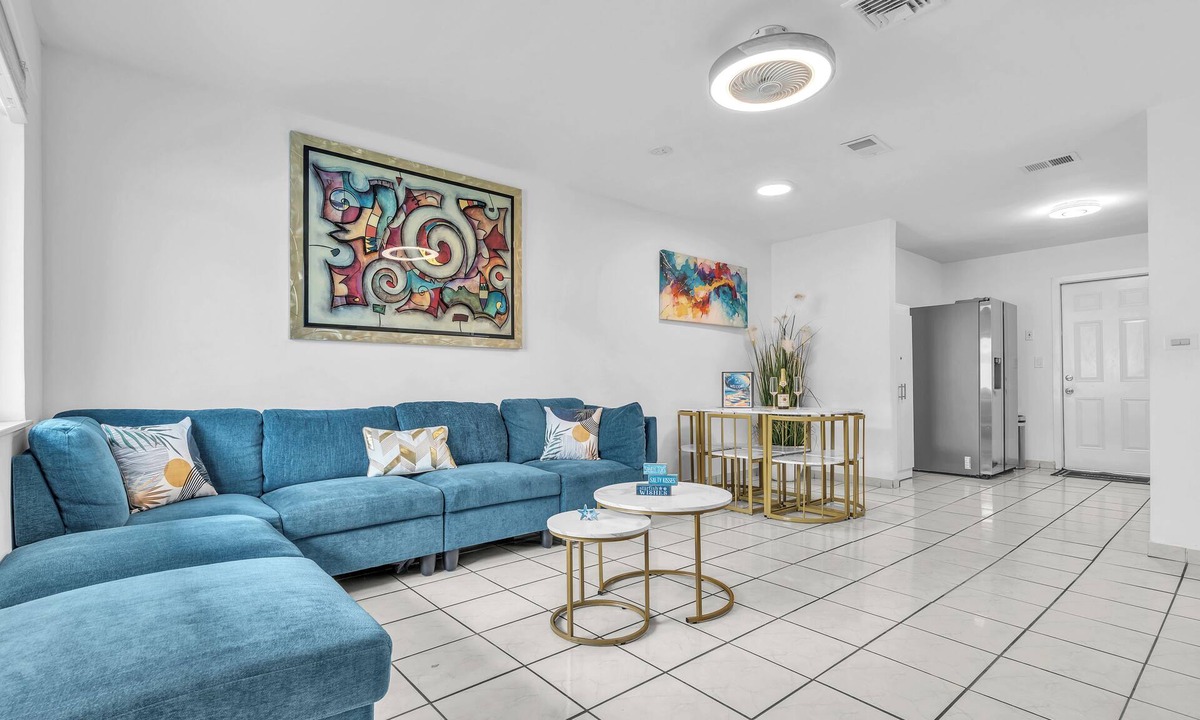 West Little Havana House | Miami Oasis Canal View 3 min Miami Stadium 6 min Airport Near Hard Rock Stadium