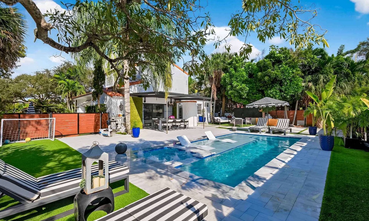 Miami Shores Villa | Miami Spa like Pool home - 10 minutes to the beach