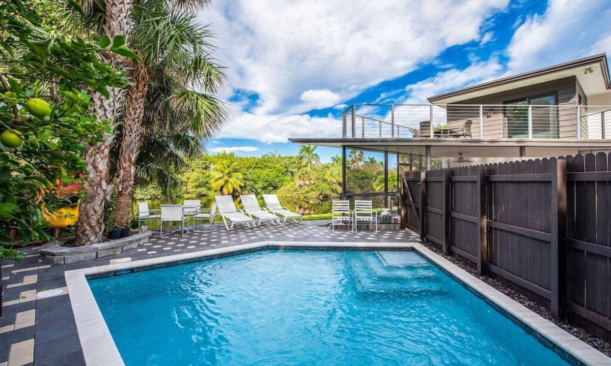 Birch Park Finger Streets House | Mid-Century Oasis | 1 Block to Ft Lauderdale Beach | Pool, Kayaks & Porch