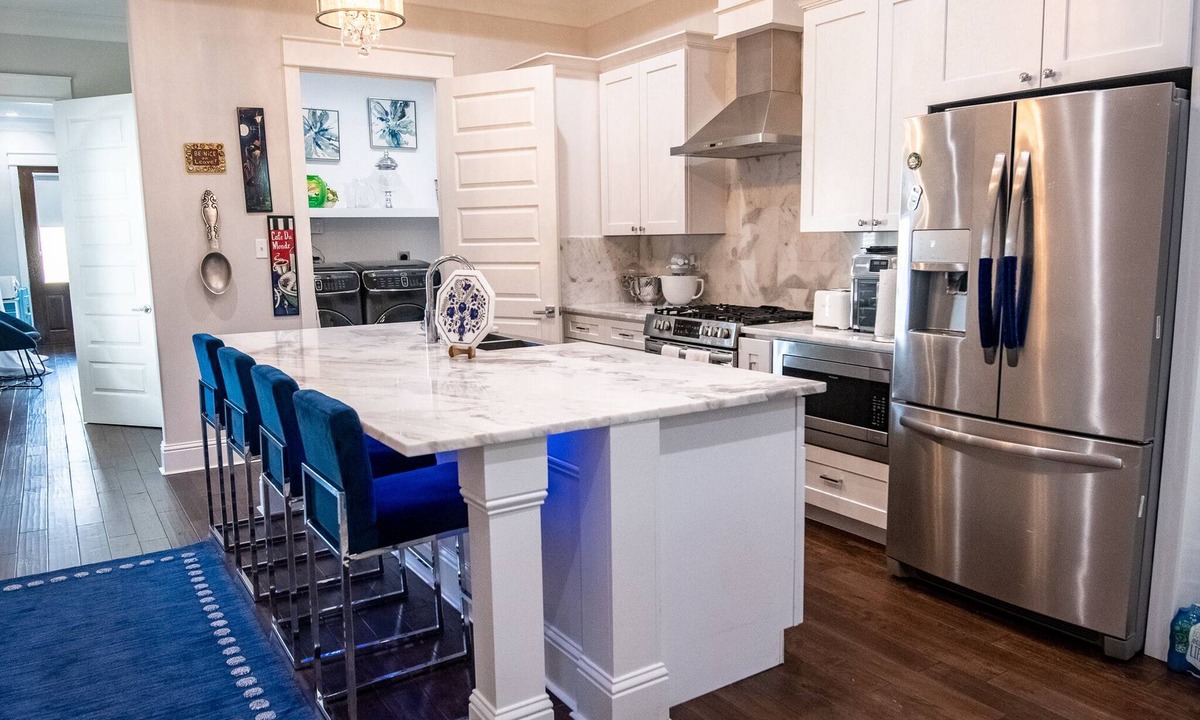 Tulane - Gravier House | Mid City Gorgeous Custom 4/3 one block from Street Car