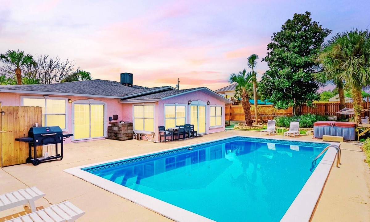 El Centro Beach House | ✨Mighty Paradise✨ Private Pool, Hot Tub, GameRm, Dog-Friendly, Steps to Beach❤️