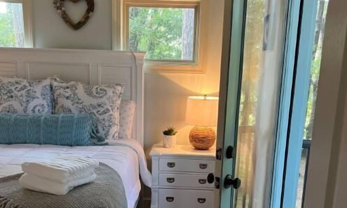 Harold Cottage | Milton-Quite, Country Coastal Cottage-Ocean vibes