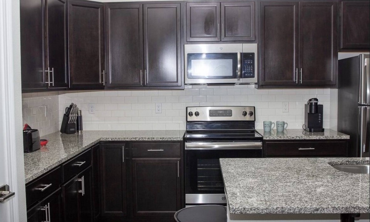 Sunshine Apartment | Minutes from Tiger Stadium and Jaguar Stadium