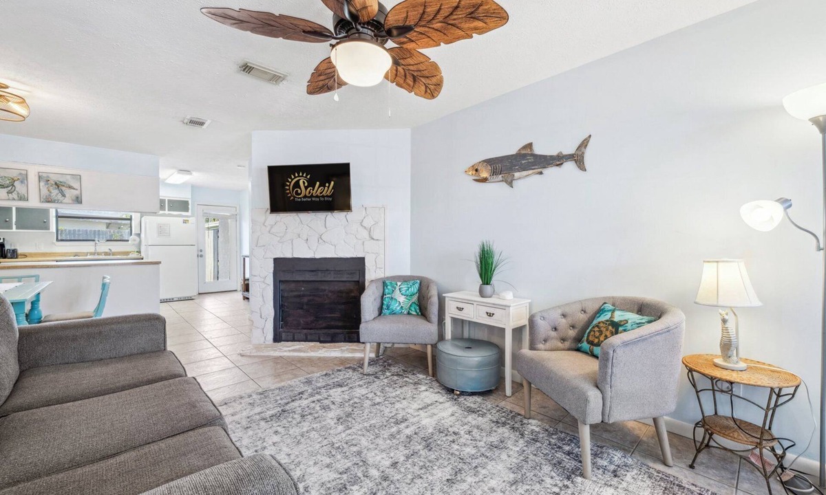 Silver Sands Beach House | Minutes to Beach | Pet-Friendly! | FLPCB96