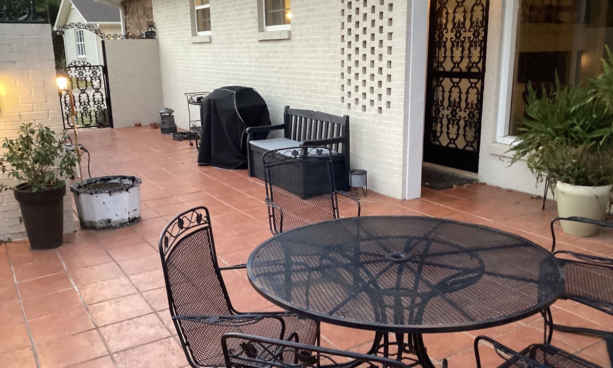 Grenada Apartment | Minutes to Grenada Lake, Restaurants, and Golf Courses.