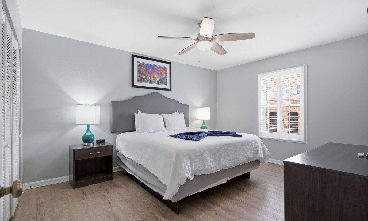 Faubourg Marigny Apartment | Modern 2BR near Frenchmen Street with shared pool, hot tub, and easy walk to the French Quarter.