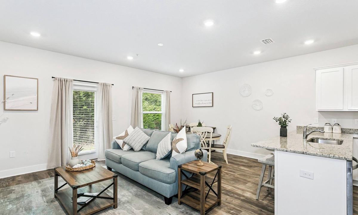Pine Forest House | Modern 3-Bedroom Townhome with Pool Access