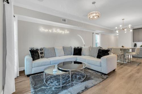 Tulane - Gravier House | Modern 3BR home w fenced backyard