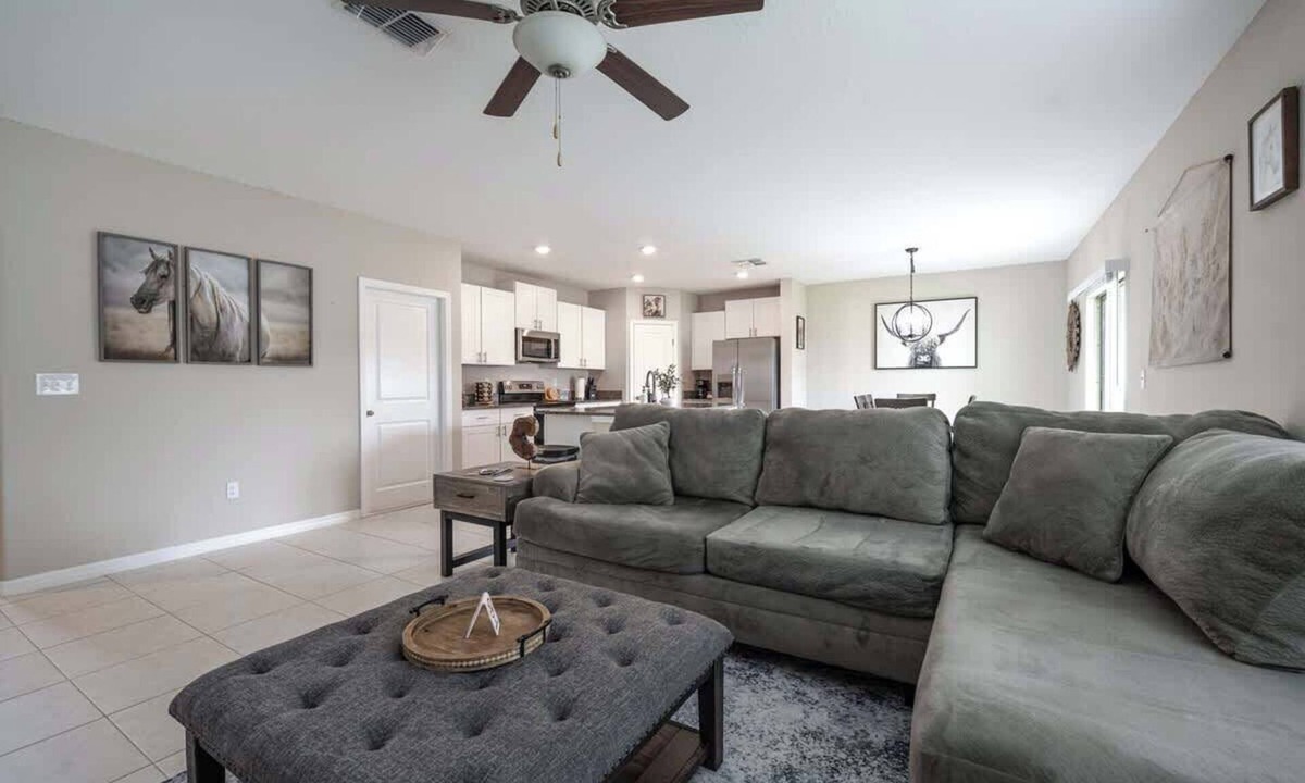 Fussels Corner House | Modern 4BR Family & Group Retreat Work-Friendly