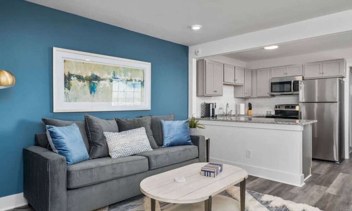 Forest Park Apartment | Modern Apt w/Skyline Views + Parking