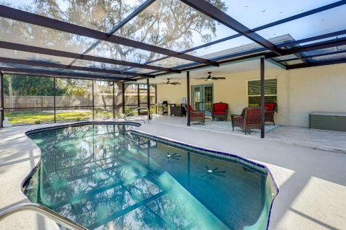Holiday House | Modern Coastal Escape 1 Mi to Anclote River Park