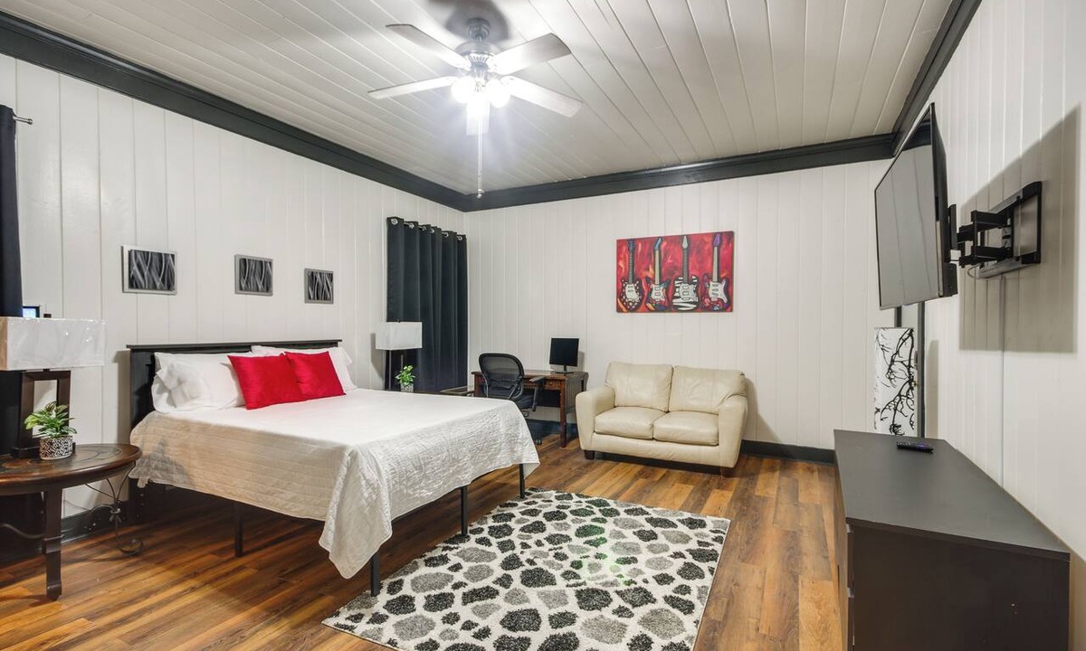 Greenwood Apartment | Modern Couple's Retreat in Greenwood!