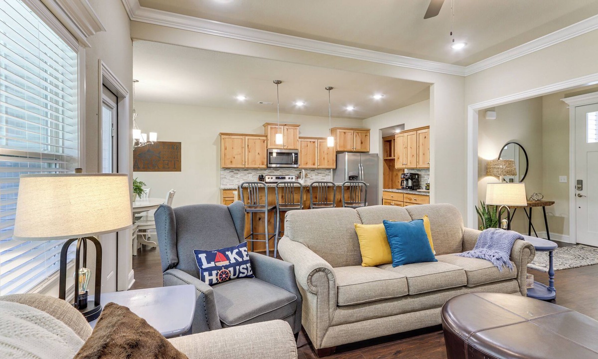 Holiday Island House | Modern Family Cabin: Walk to Table Rock Lake
