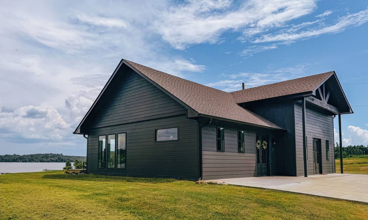 Negreet House | Modern Lakefront on Toledo Bend, 3BR Sleeps 7 Boat Launch & Amazing Views