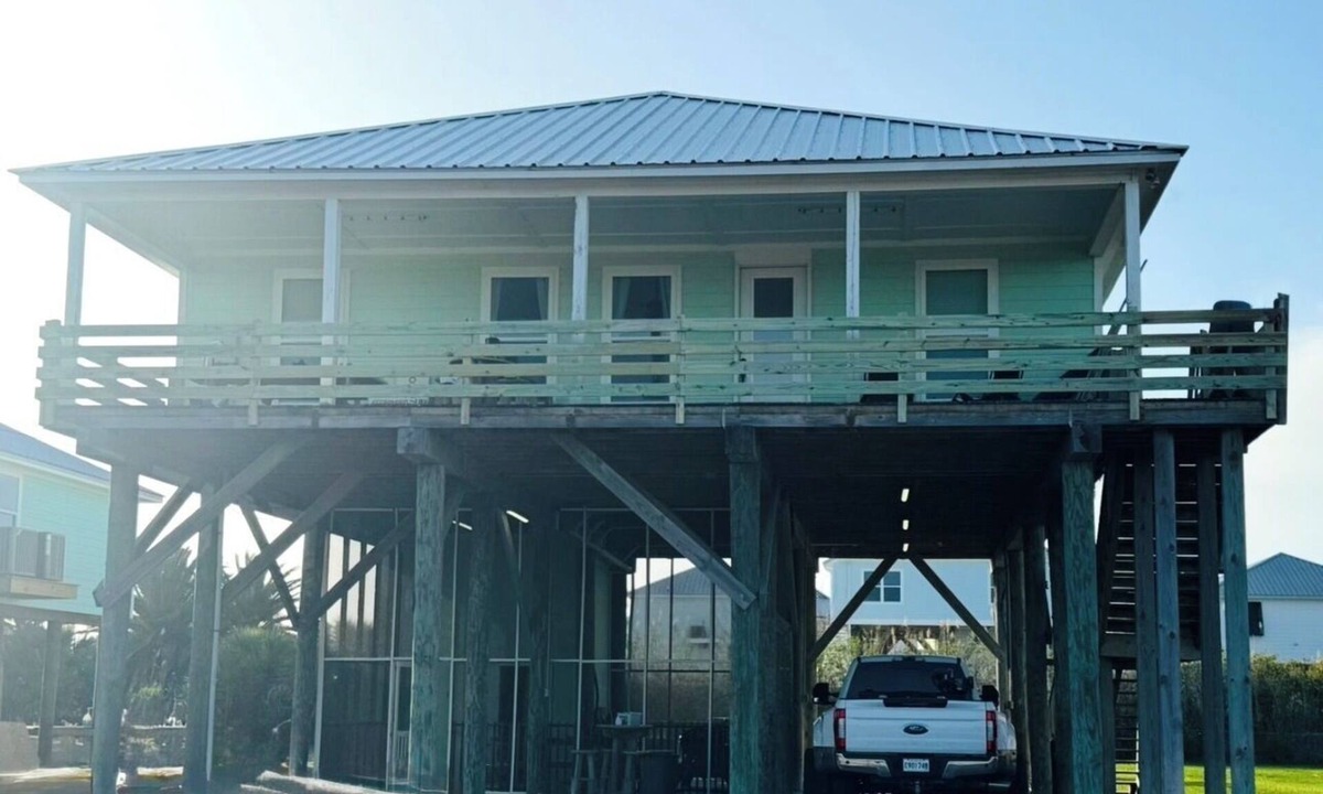 Grand Isle House | Modern Luxury Island Retreat — Family-Friendly with Gulf Views