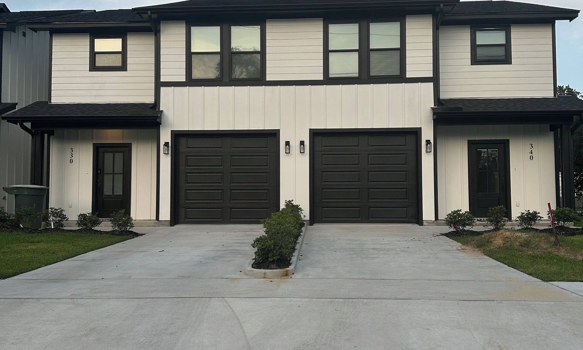 Oaks Historic District House | Modern Luxury Meets Cozy Comfort,n3BR Townhome Retreat