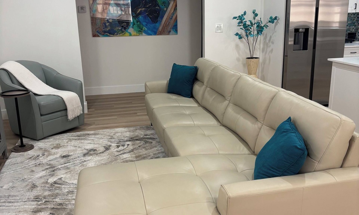 Coral Way House | Modern Miami Retreat 3-2-Free Parking-Garden