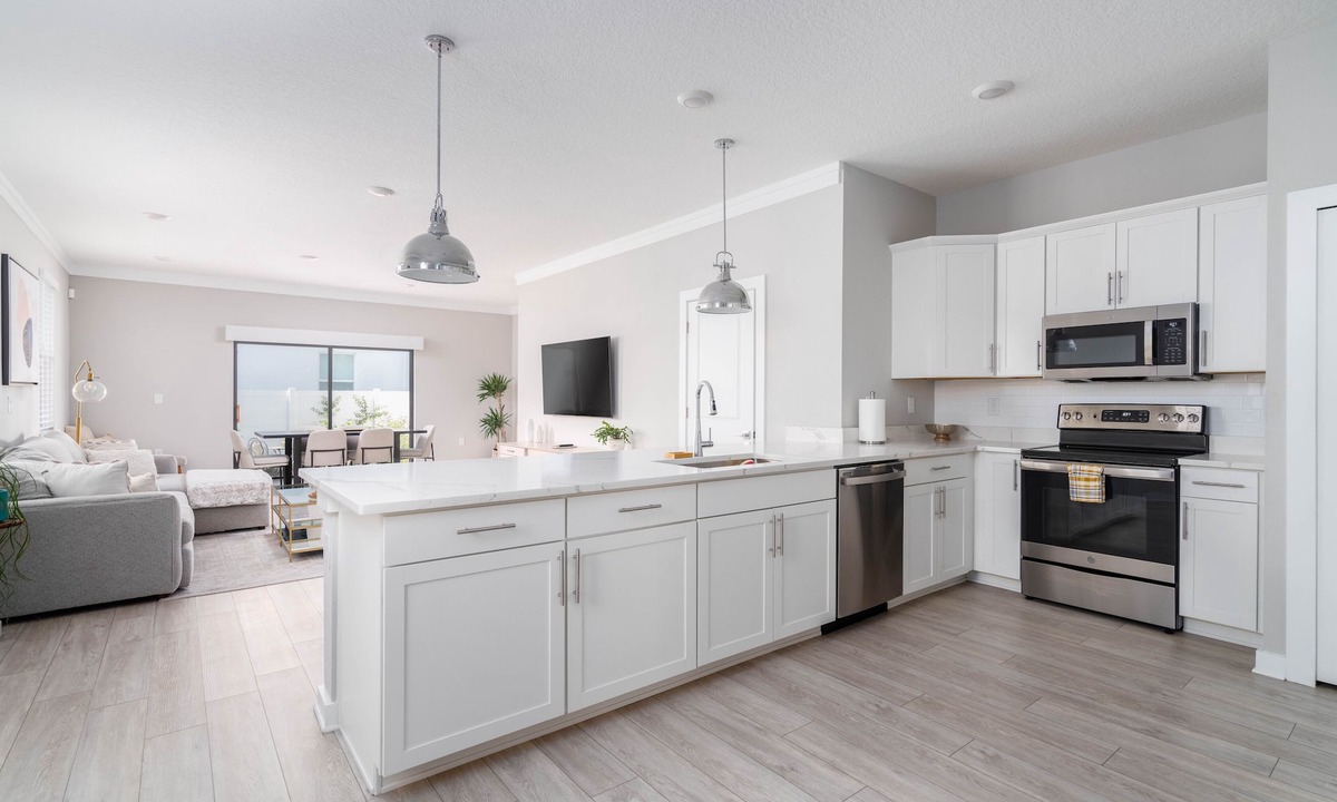 Sun Bay South House | Modern & Spacious 3/3 South Tampa Home Minutes to Downtown and Bayshore