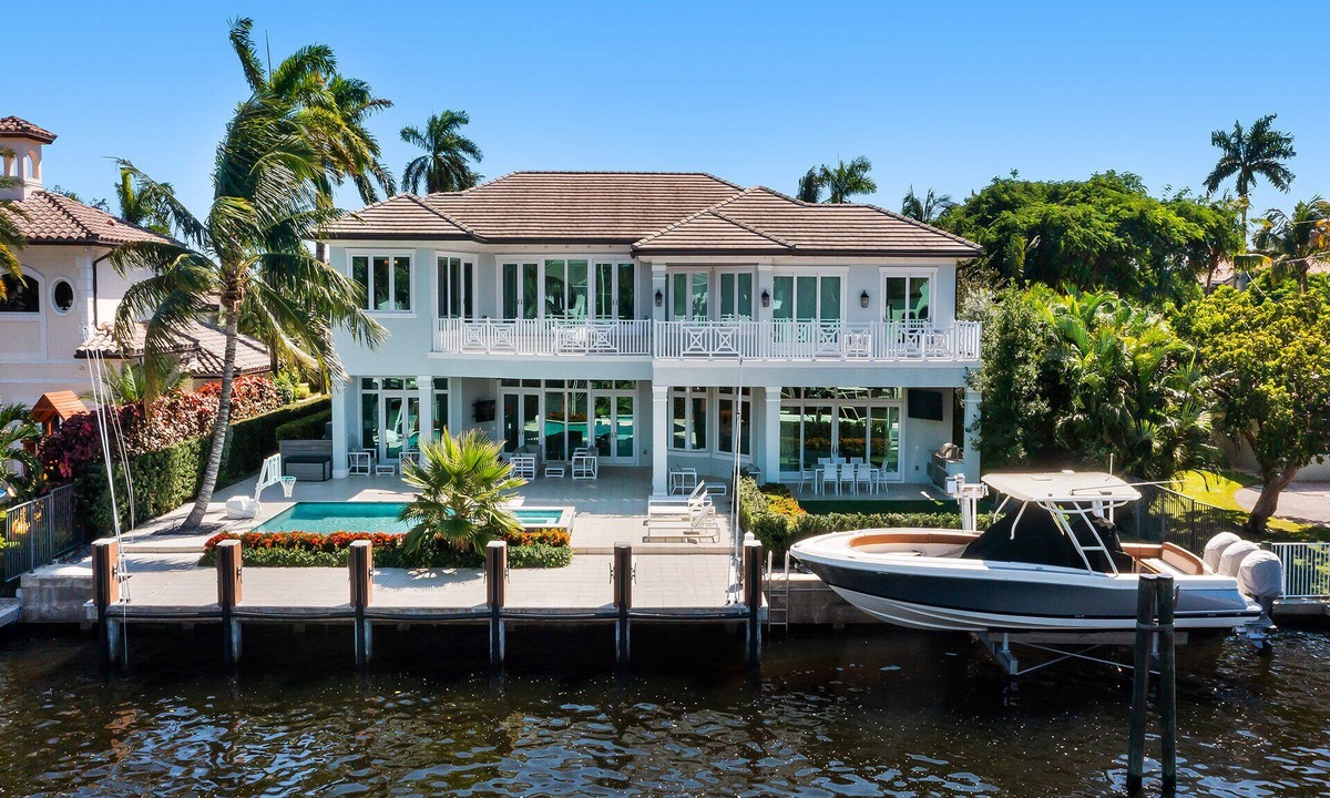 Coral Ridge House | Modern Waterfront Villa