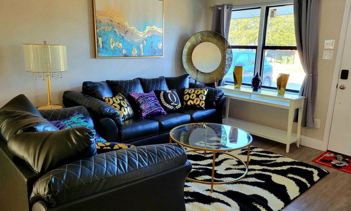 Plano House | Momohome 4BD/2BA new entire house in Downtown Plano