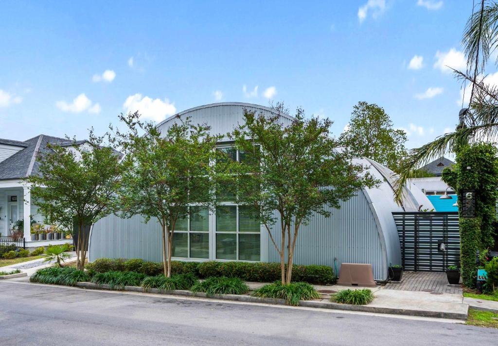 Bywater Apartment | Moon 101 - Full Moon Suite - 2BR 2 5 Bath + Living
