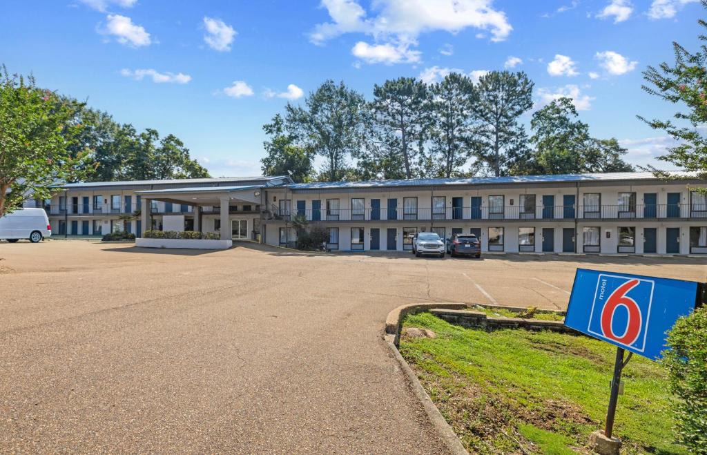 McComb Hotel | Motel 6 - McComb, MS