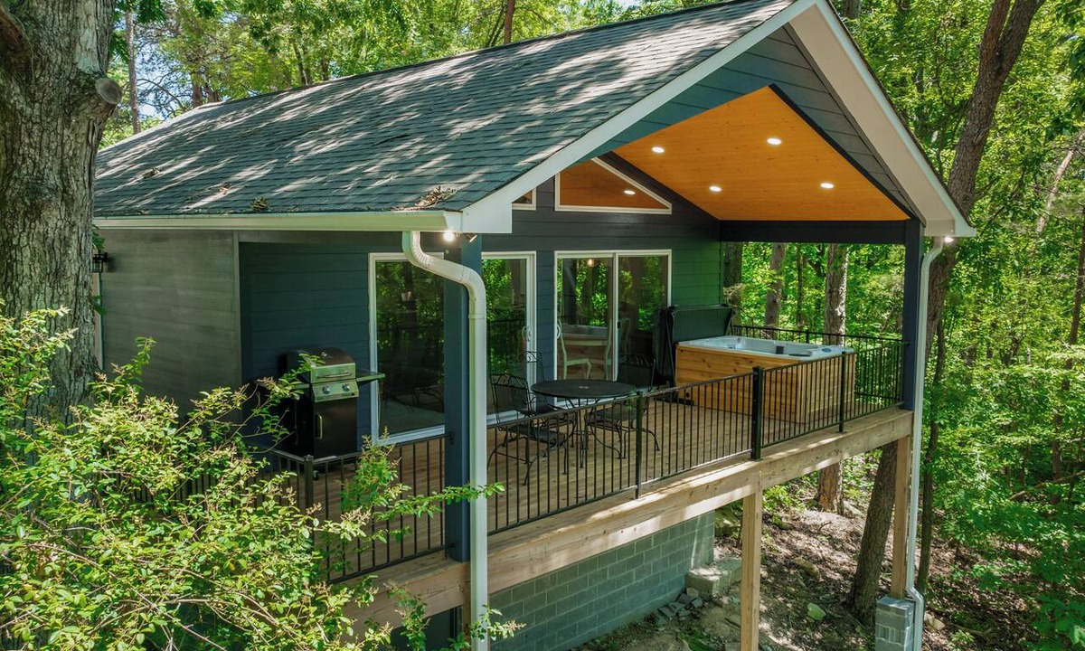 Fort Payne Cottage | Mountain Music Romantic Private Brow Cottage with Hot Tub