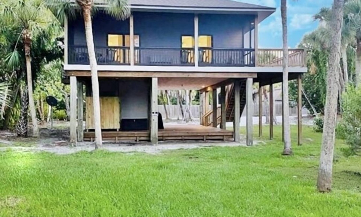 Safety Harbor Club House | My Sea Shack~ 1 minute to beach, SH Club access, golf cart
