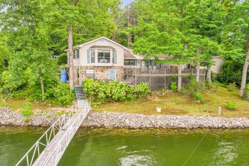 Jasper House | Nanas Lakehouse - Private Dock With Jet-Ski Port!