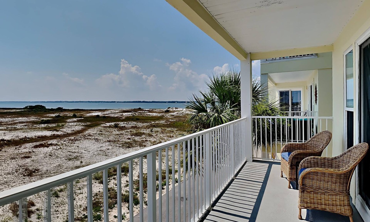 Navarre Beach Condo | Navarre Condo with Bay Views | Community Pool | Just Steps to the Beach