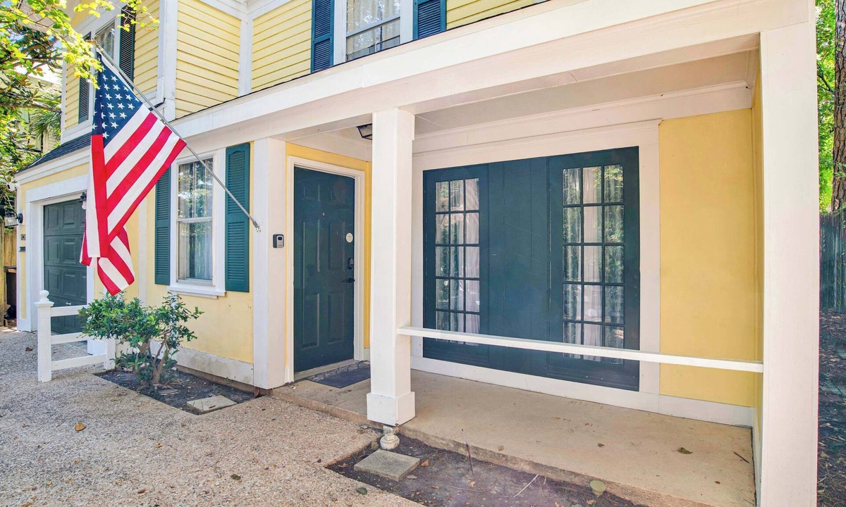Mobile House | Near Downtown and Cornerstone - Southern Sunshine