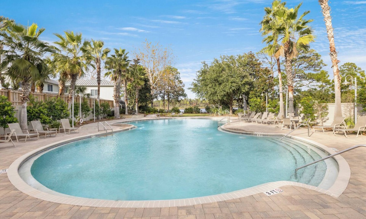 Inlet Beach House | Near Rosemary-30A- 3 BR 2.5 bath, pool, lake, beach, bikes, shop, PET FRIENDLY