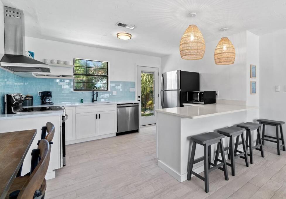 El Centro Beach House | NEW 2 Blocks to Beach, Casablanca