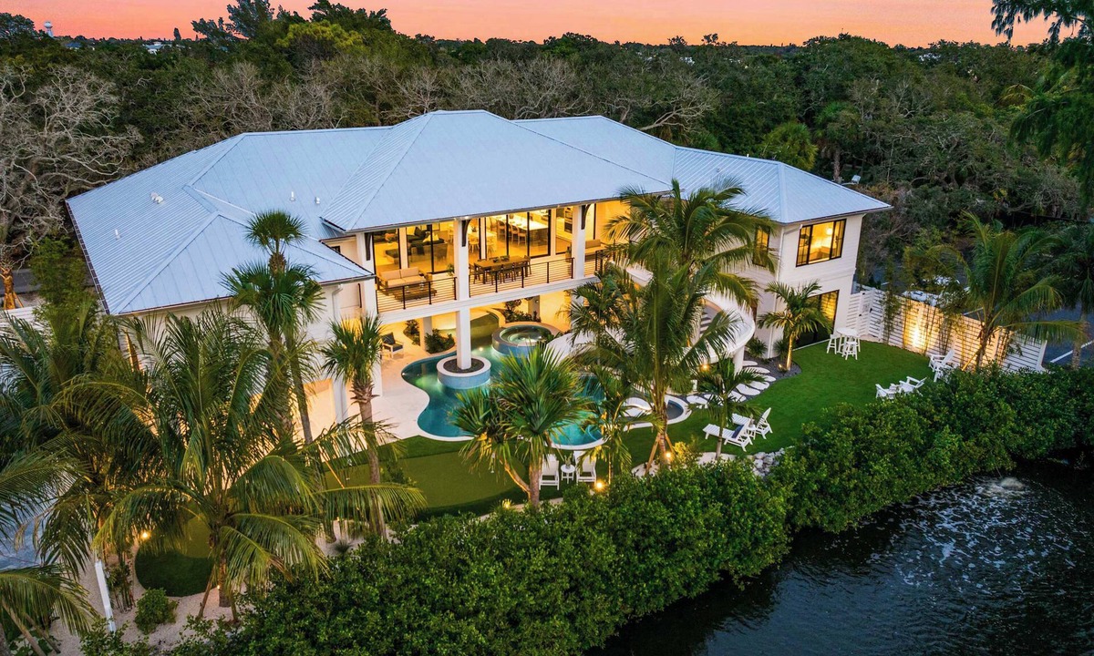 Siesta Key House | New–2 Homes–Big Waterslide–Sport Court–Sleeps 37