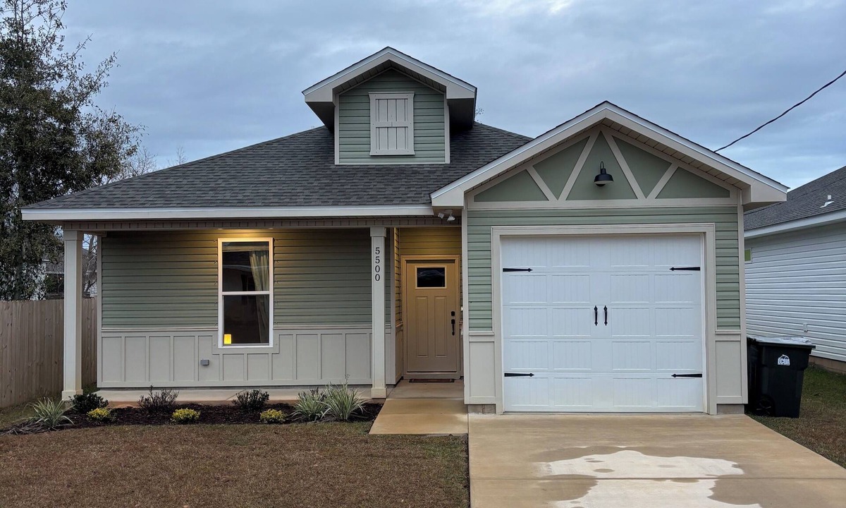 Ono Island House | New 2BR Home in Perdido Key; Pet-Friendly Fenced Yard; Near Beach & Florabama