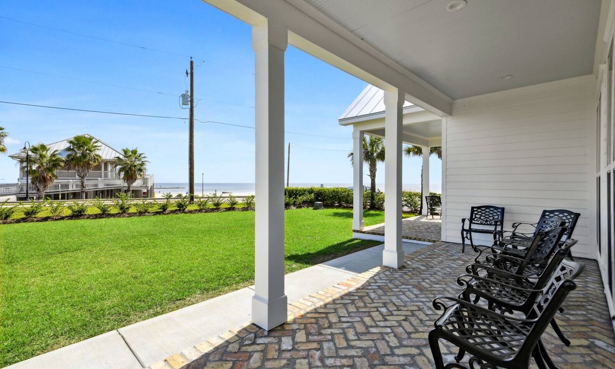 Old Town House | New 3 Bedroom Beachfront Rental in downtown Bay St. Louis