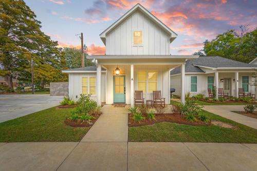 Youngsville House | New Ace Cottage - King Bed - Loft - Sports Complex