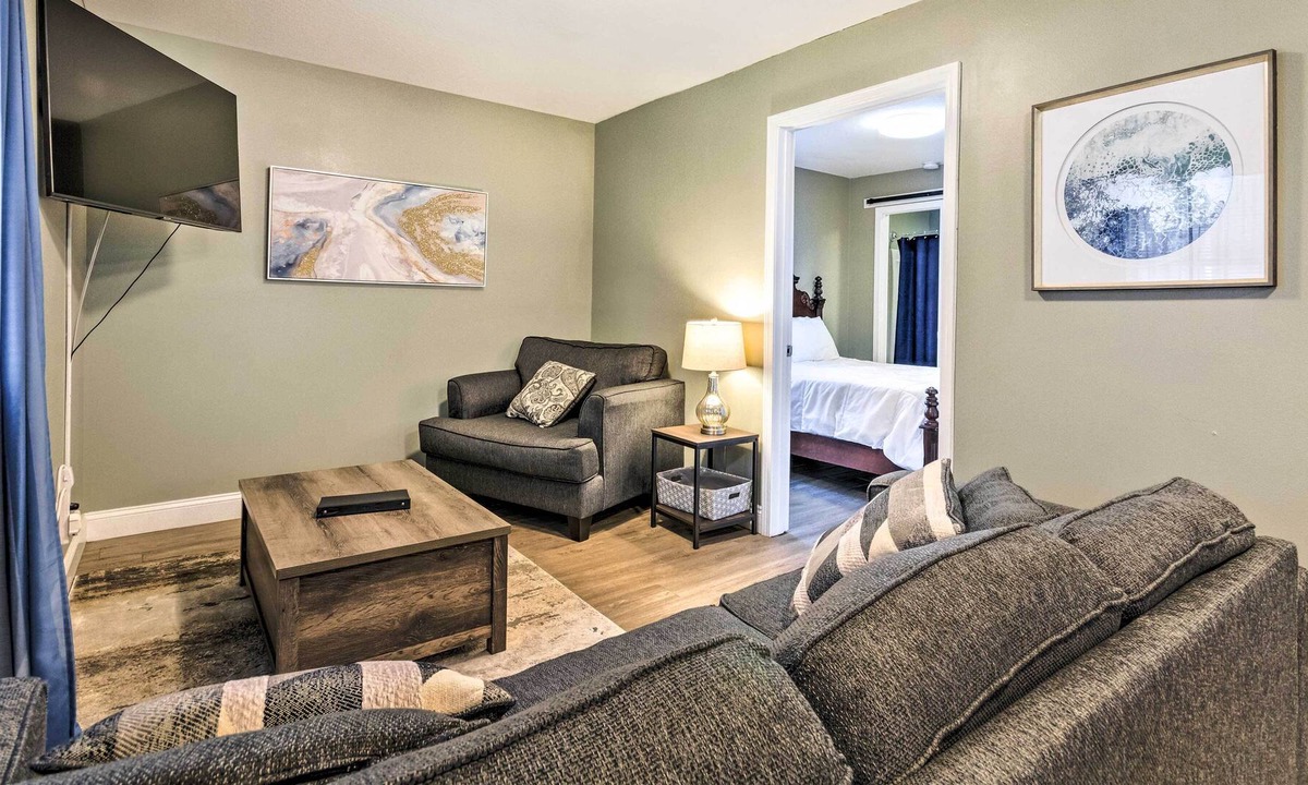 Northwest Pensacola Villa | NEW! Adorable Pensacola Villa ~ 8 Mi to Downtown!