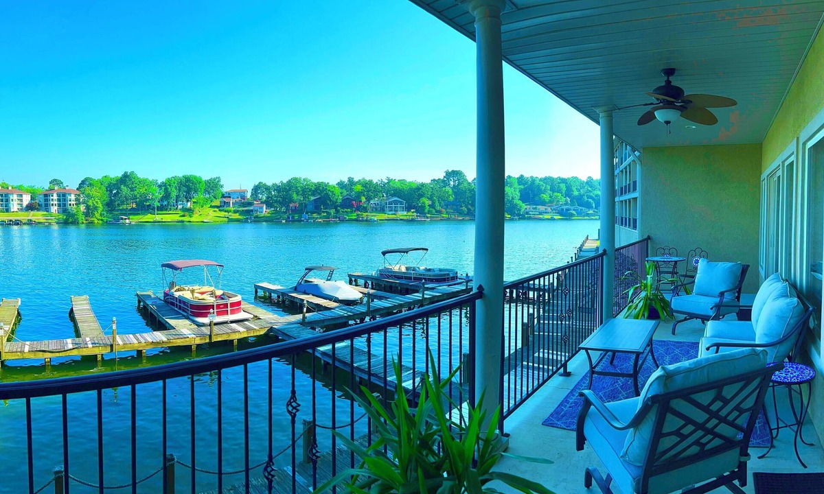 Lake Hamilton Condo | New Beautiful Lake Condo with 180°Lakefront View-Main Channel, Central Location!