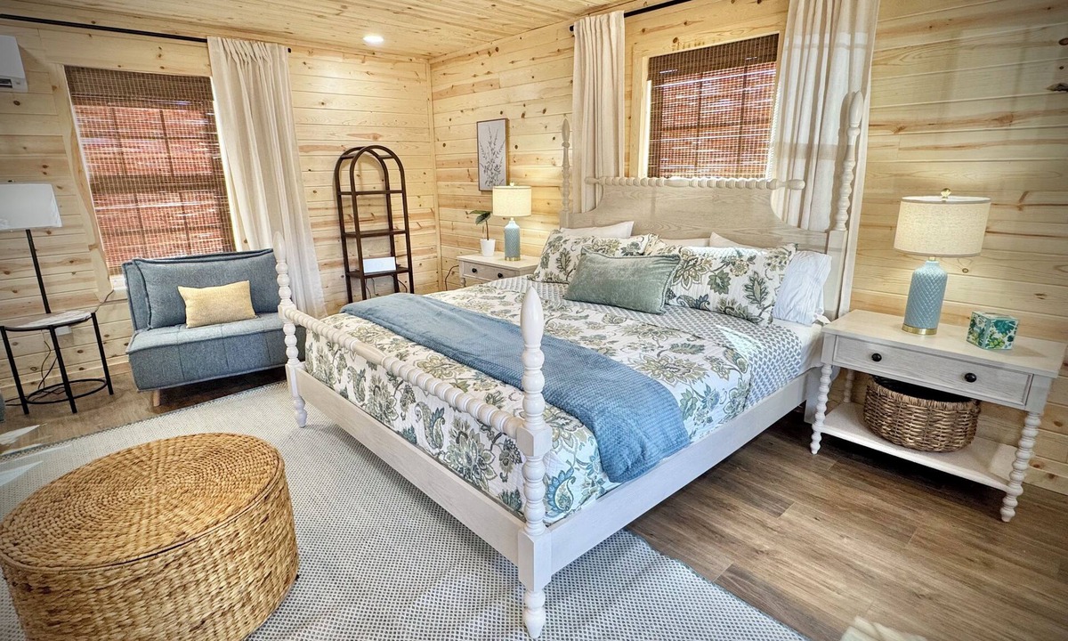 Arthur City Cottage | NEW Bloom Cottage-Cozy Country Retreat