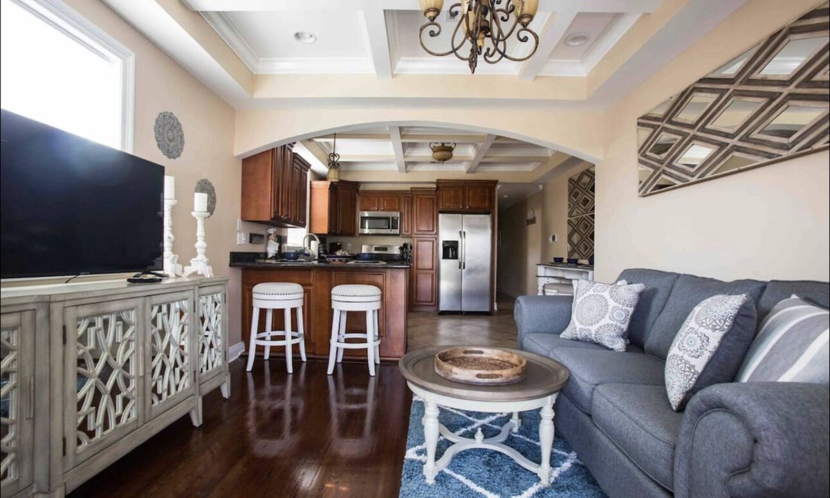 Freret House | NEW LISTING Vacation like a Local STEPS to Ferret St & Tulane