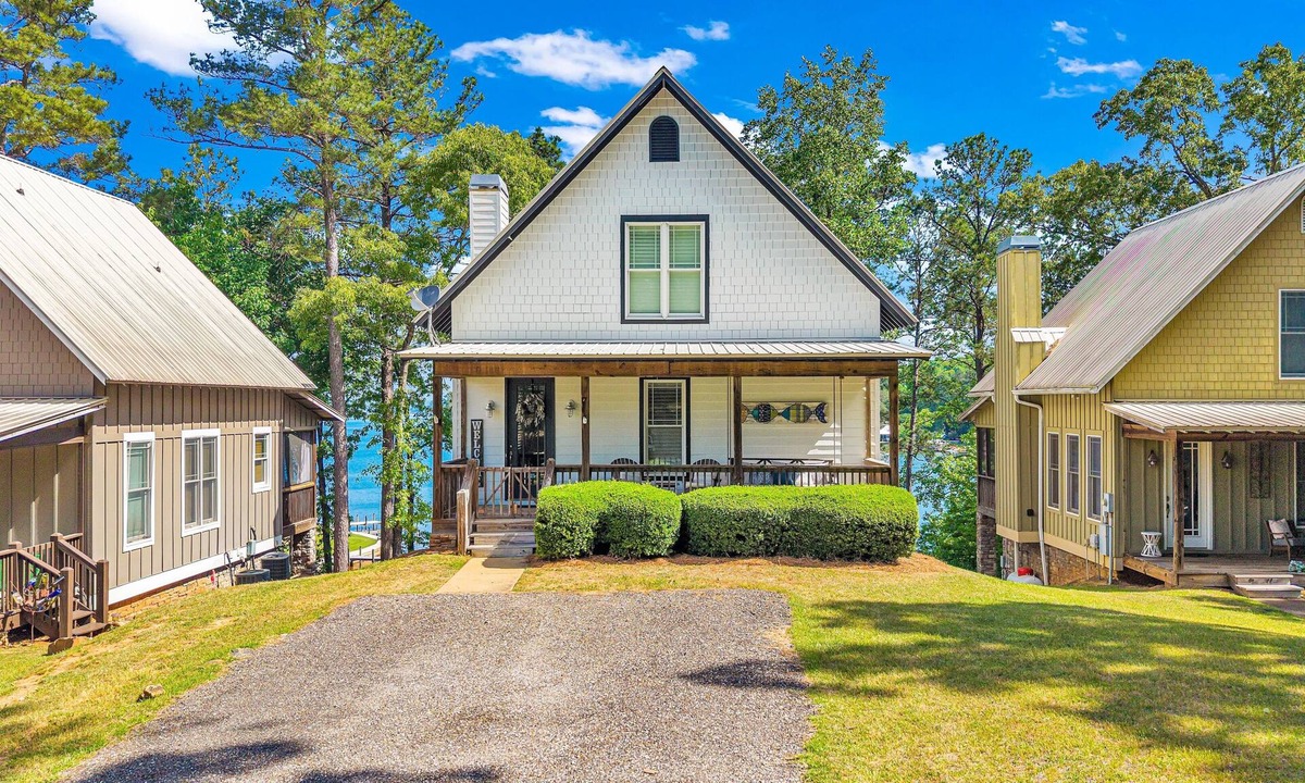 Dadeville House | New! No Worries on Lake Martin 3BR/3BA that sleeps 10, pets OK!