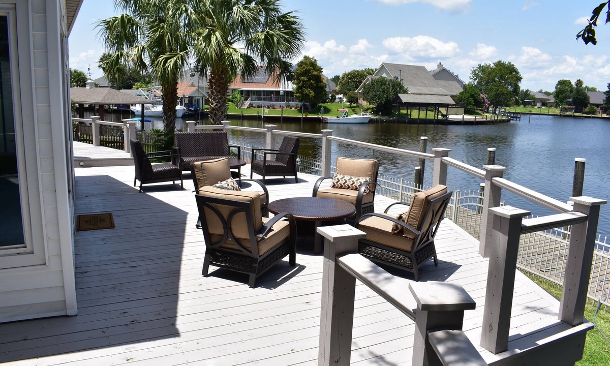 Slidell House | New Orleans Area Waterfront Retreat 117 Near the French Quarter/Bourbon Street