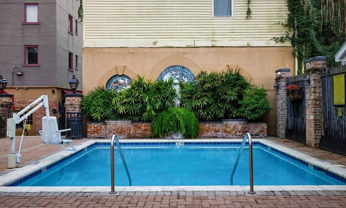 Faubourg Livaudais Resort | New Orleans | Urban Retreat | Pool + Hot Tub