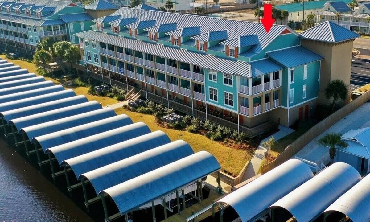 Mexico Beach Condo | NEW PRVTE BOAT SLIP w/LIFT, WKLY DISCS, RENOVATED, WALK TO BEACH, POOL, HOT TUB